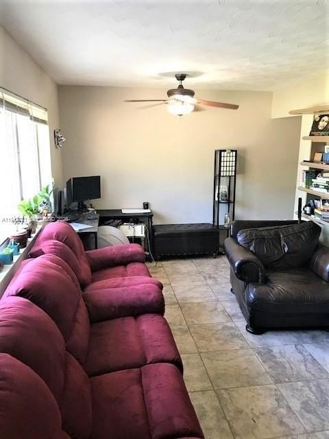 1026 Ne 9th Ave #2 - Photo 6 of 15