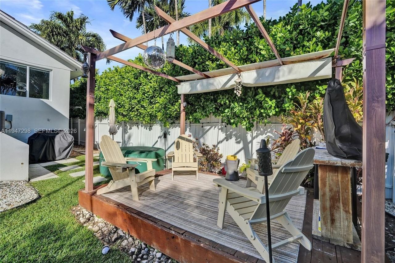 9181 Byron Ave - Photo 7 of 50