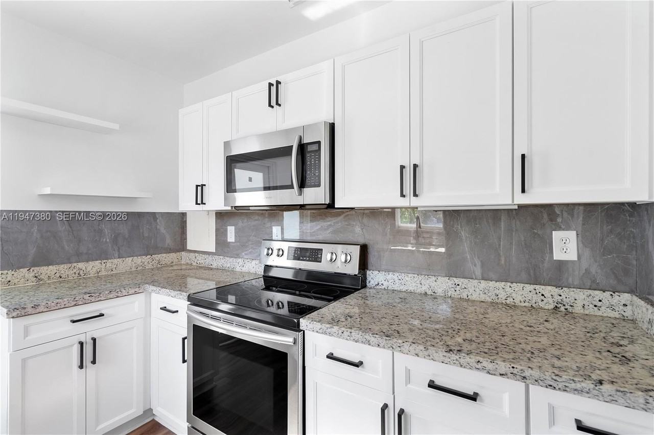 2350 Sw 26th St - Photo 5 of 50