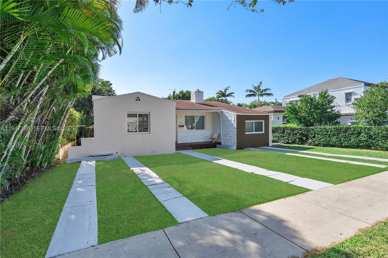 2350 Sw 26th St - Photo 5 of 50