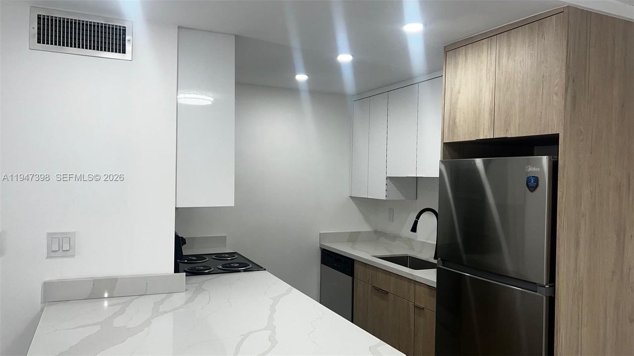 10810 N Kendall Dr #Q5 - Photo 2 of 15