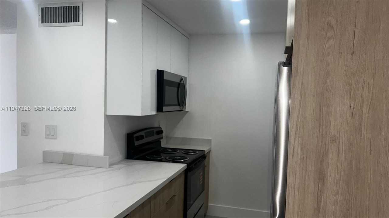 10810 N Kendall Dr #Q5 - Photo 3 of 15