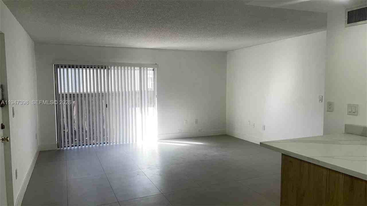 10810 N Kendall Dr #Q5 - Photo 4 of 15