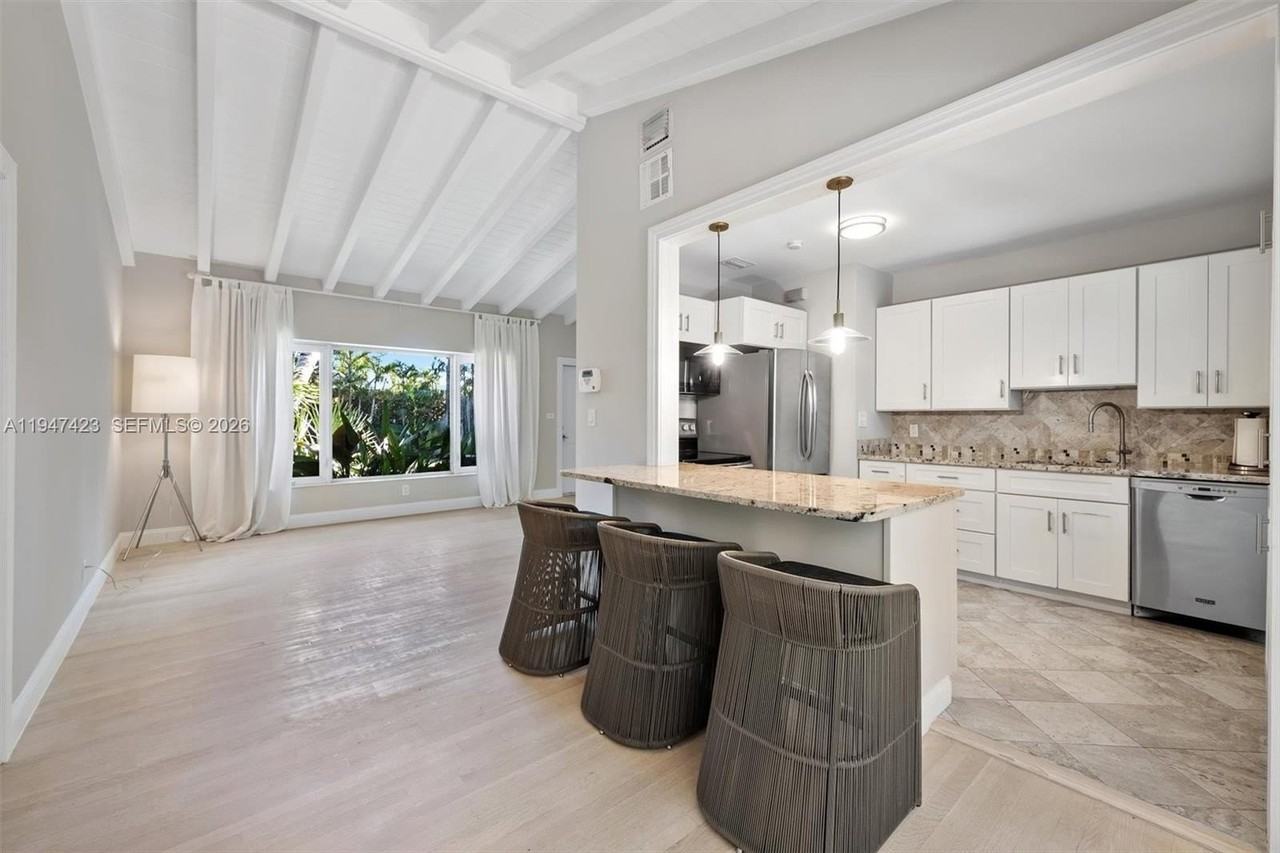 11270 Ne 9th Ave - Photo 5 of 20