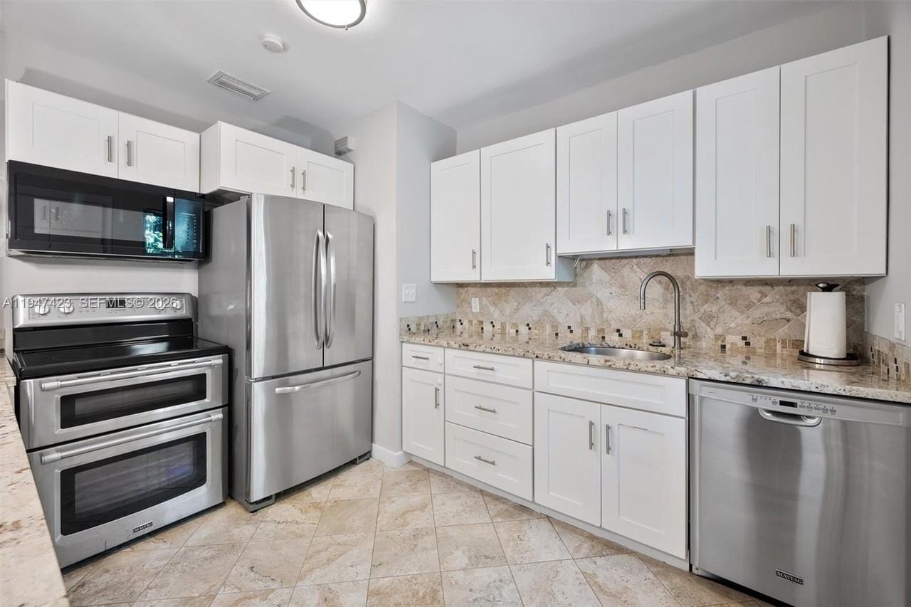 11270 Ne 9th Ave - Photo 6 of 20