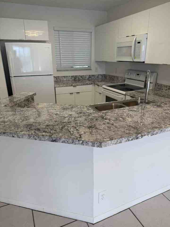 8710 N Sherman Cir #304 - Photo 6 of 18