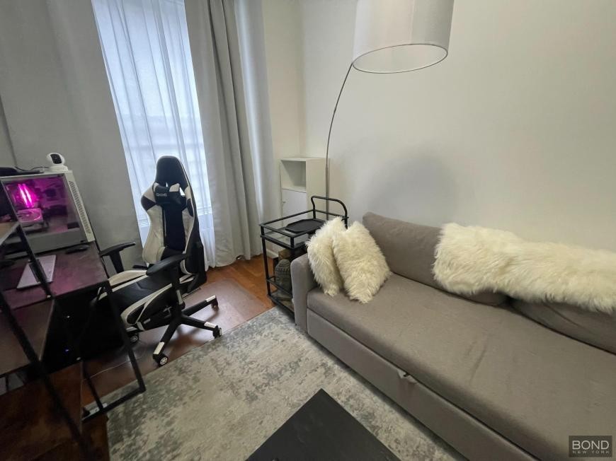 360 W 53rd St - Photo 4 of 4