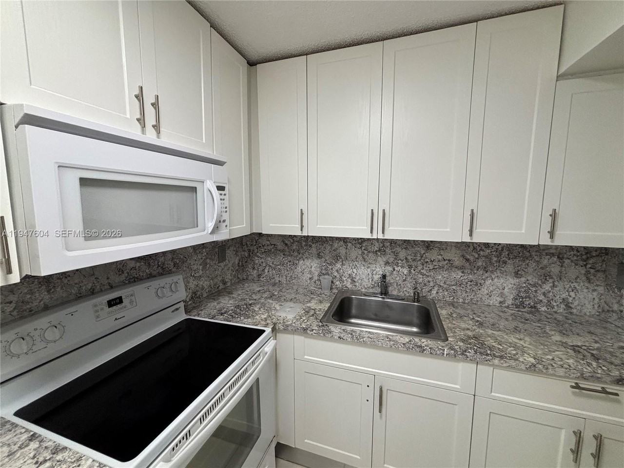 13850 Sw 93rd Ln #13850 - Photo 2 of 31