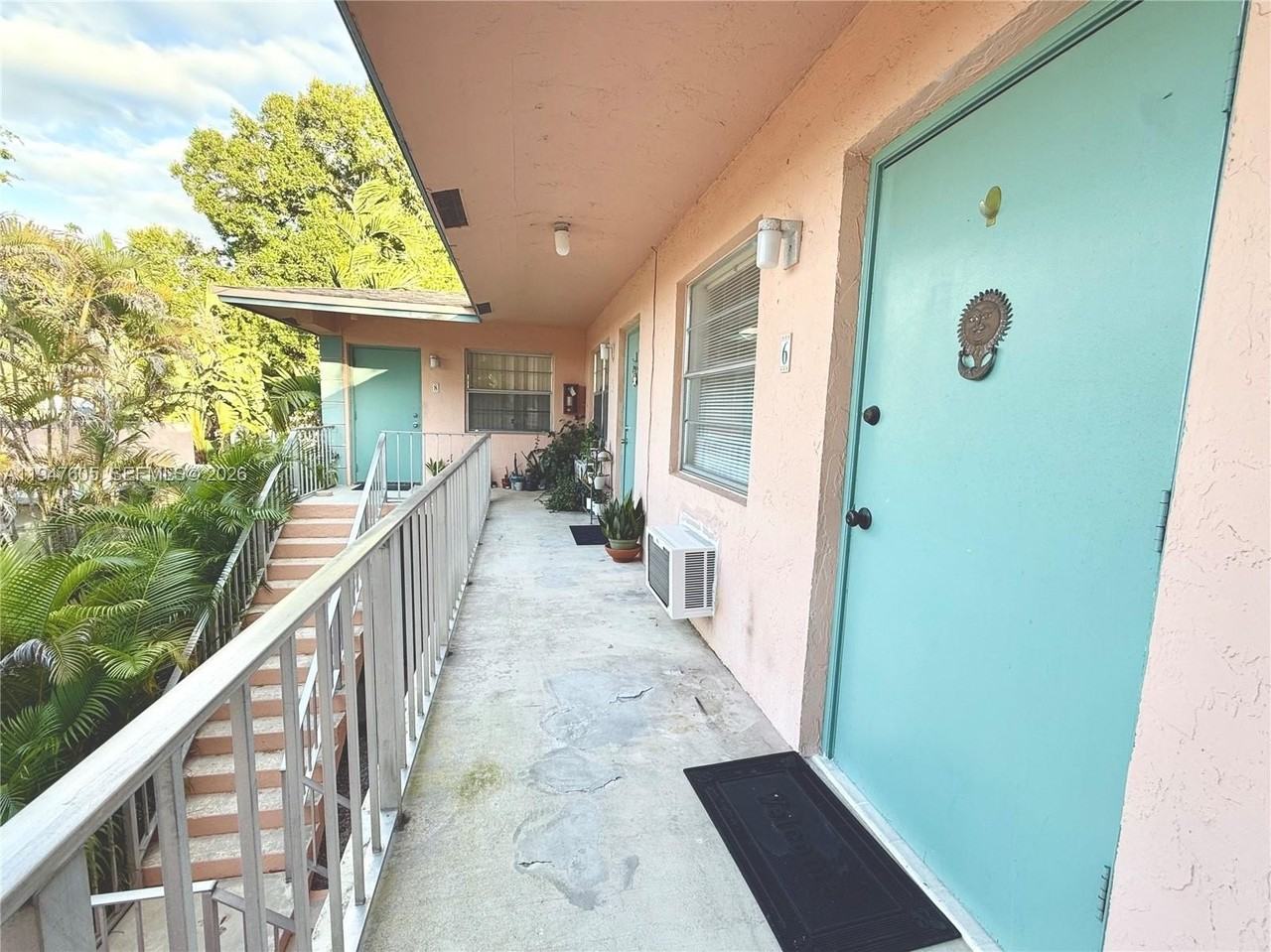 10 Se 9th Ave #6 - Photo 2 of 24