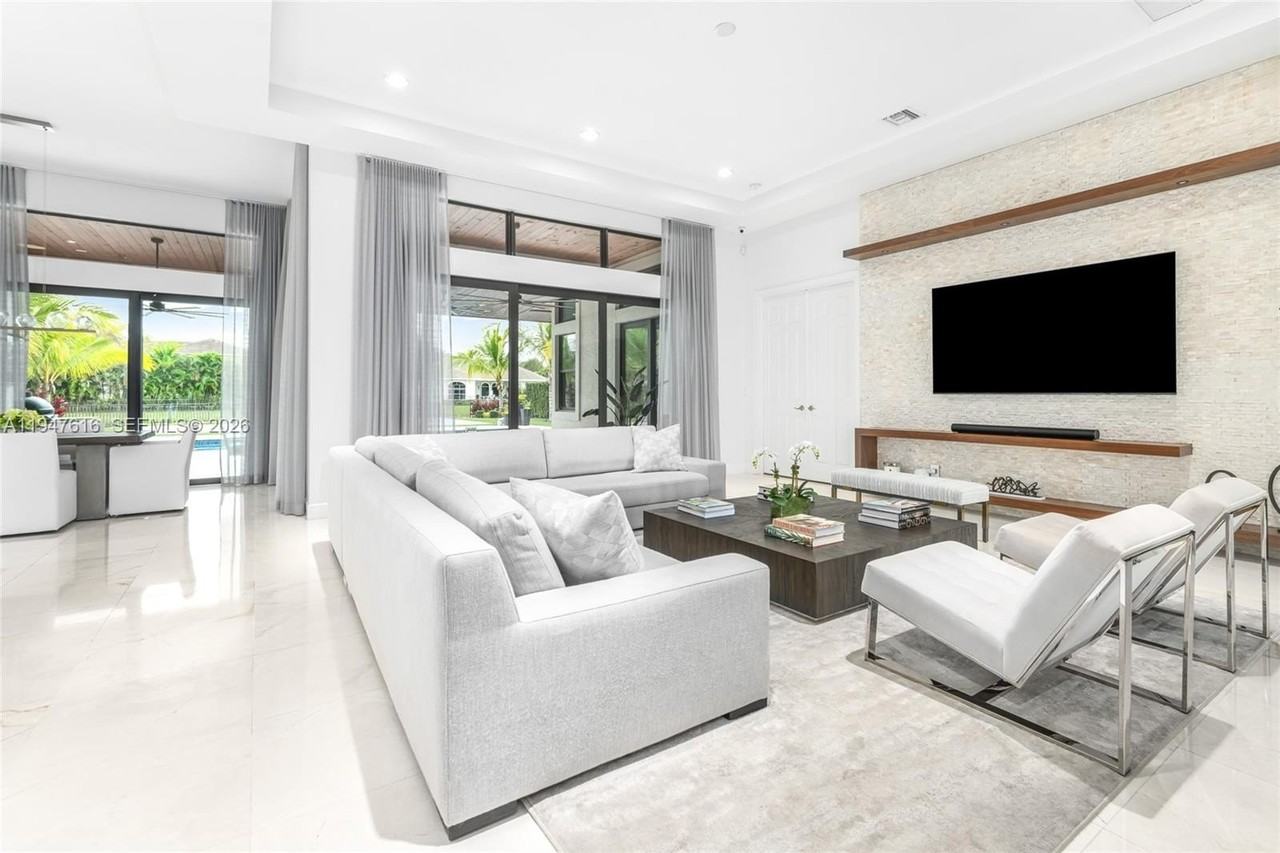 10220 Sweet Bay Ct - Photo 6 of 48