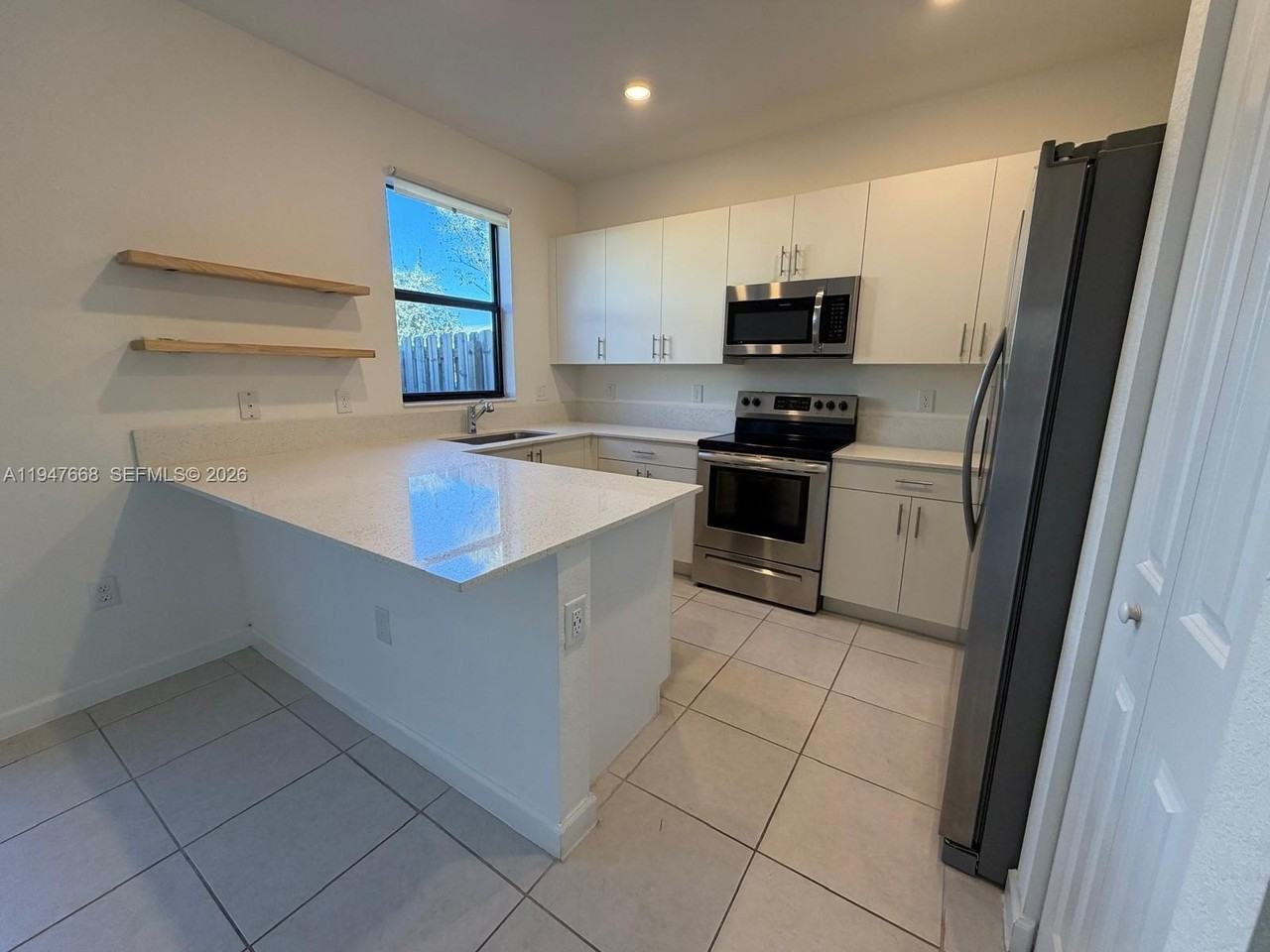 909 Ne 211th St #909 - Photo 4 of 50