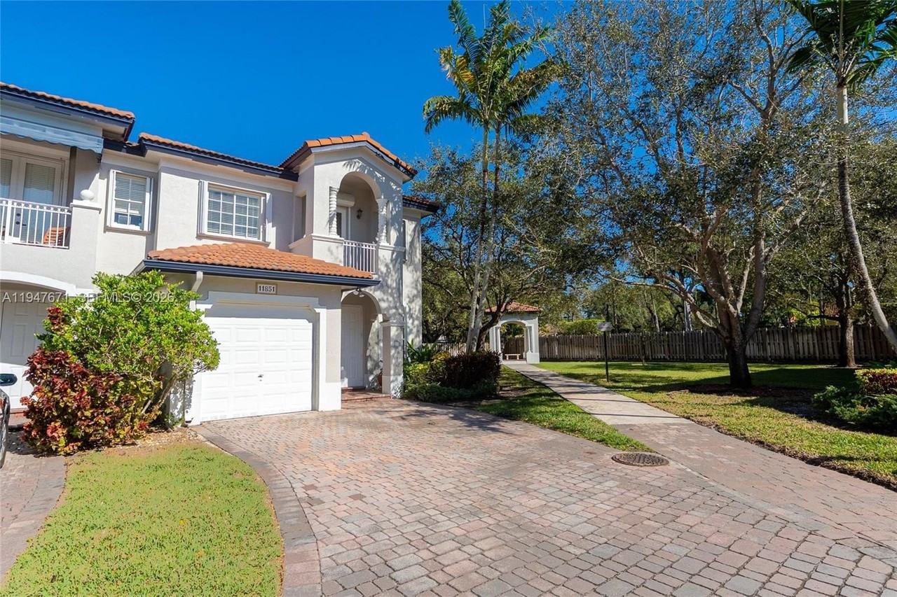 11851 Sw 80th Ter #11851 - Photo 2 of 50