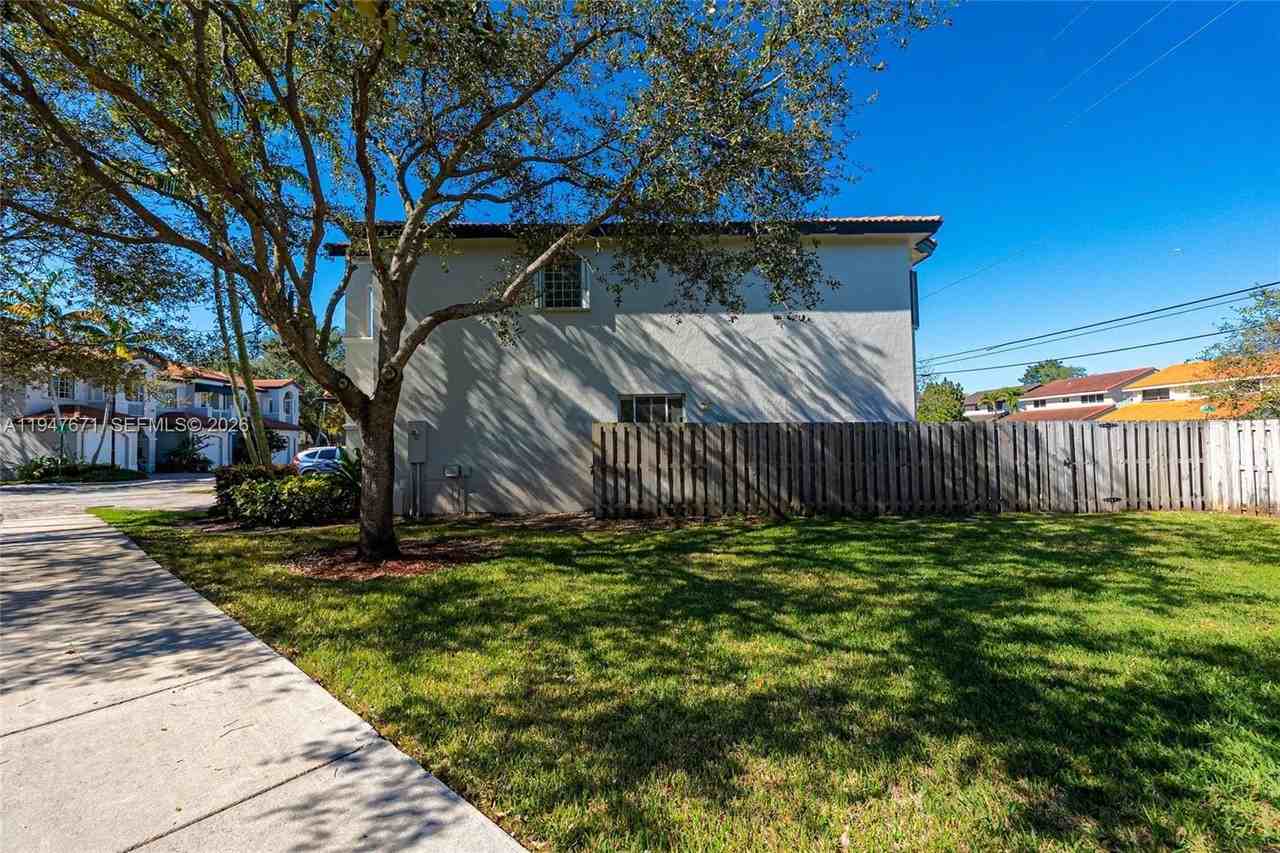 11851 Sw 80th Ter #11851 - Photo 3 of 50