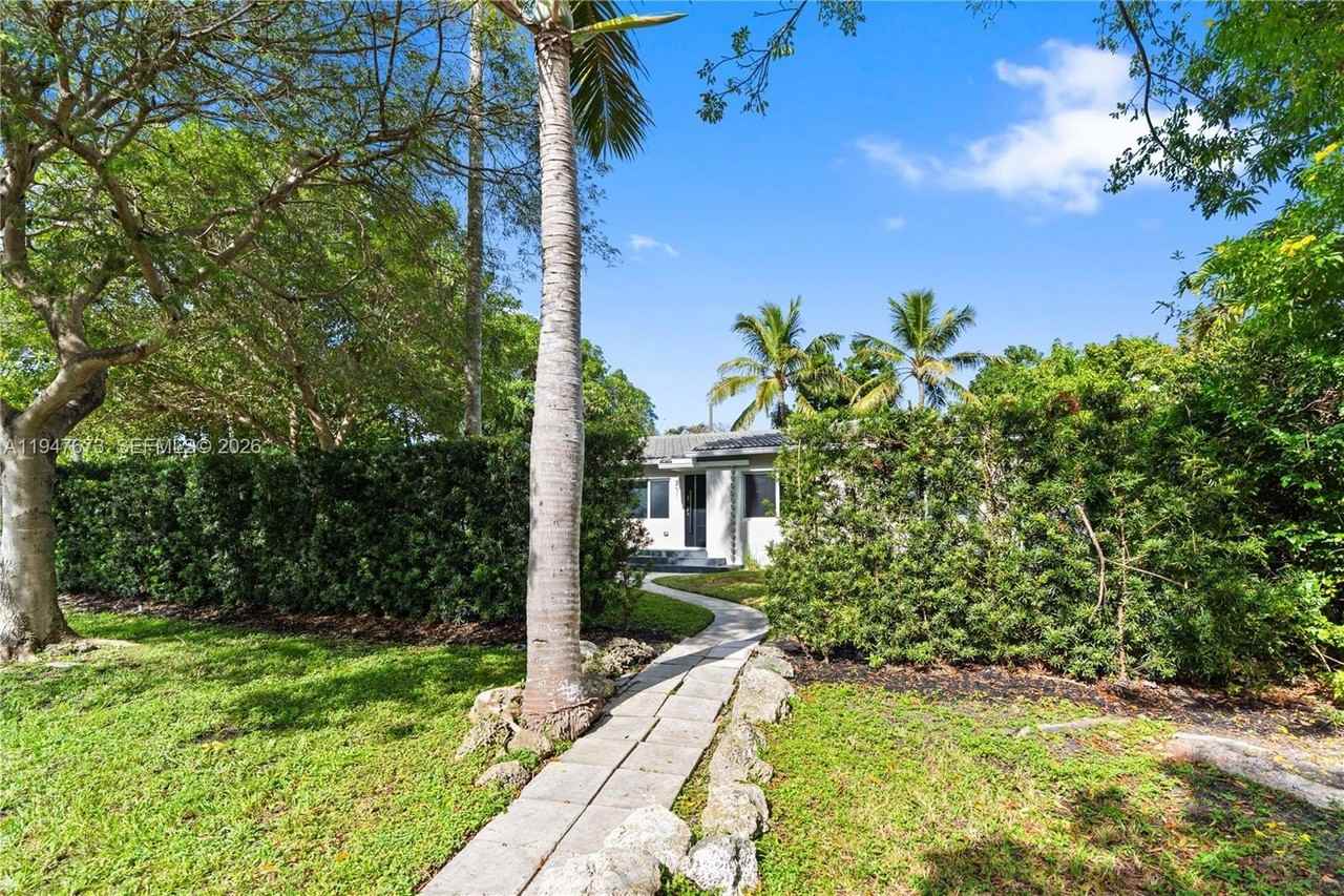 251 Ne 44th St #251 - Photo 3 of 39