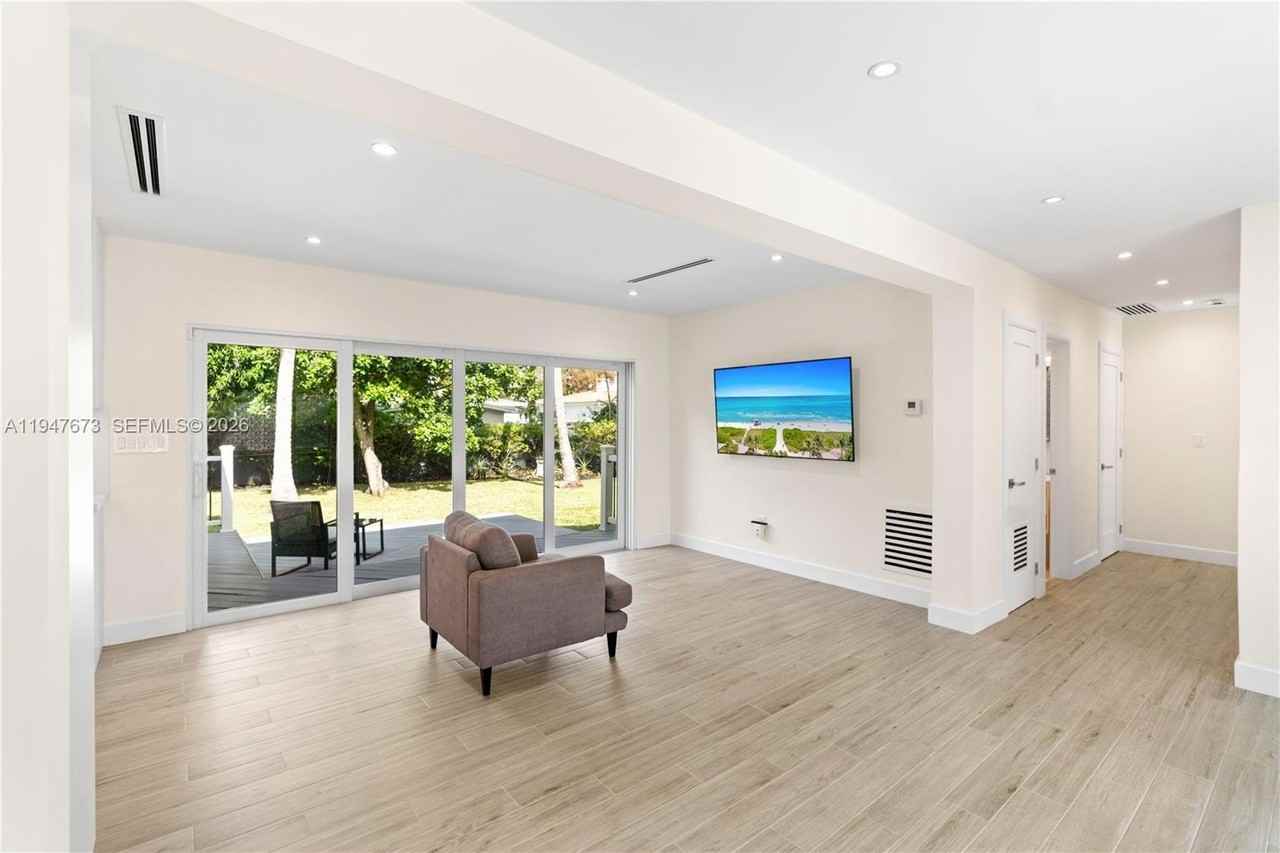 251 Ne 44th St #251 - Photo 6 of 39