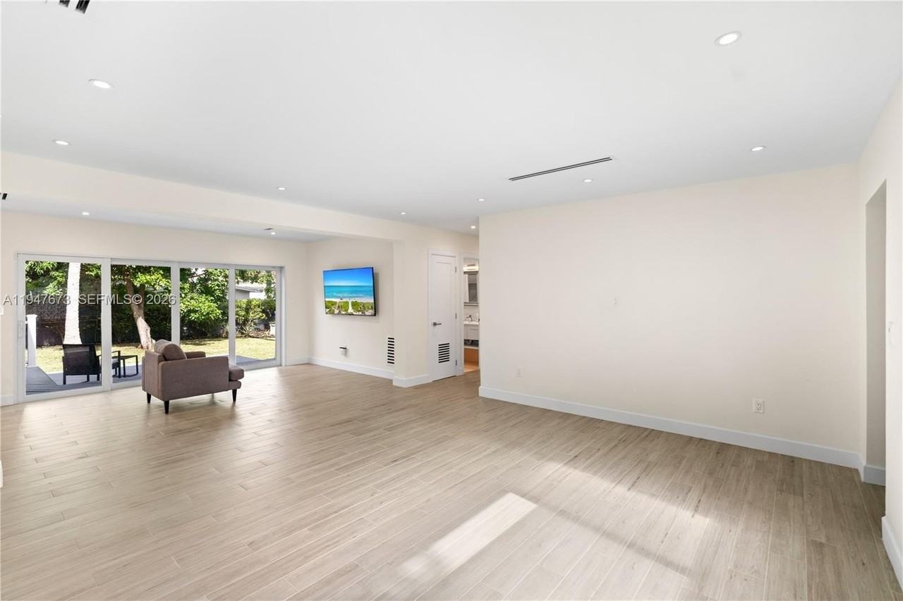 251 Ne 44th St #251 - Photo 7 of 39