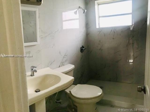 752 Nw 3rd Ct #2 - Photo 4 of 7