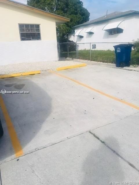 752 Nw 3rd Ct #2 - Photo 6 of 7