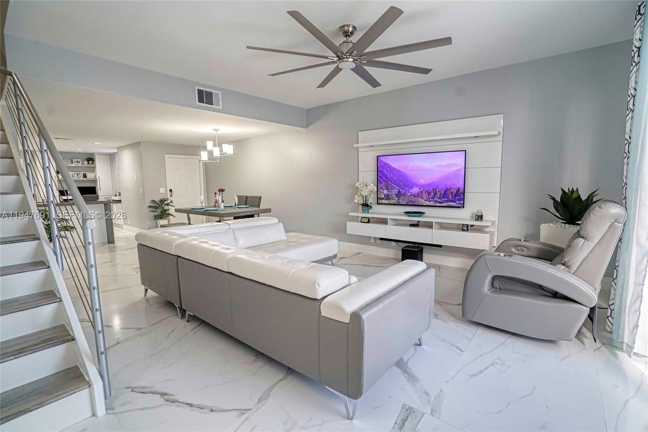 1261 Presidio Dr #5-42 - Photo 4 of 42