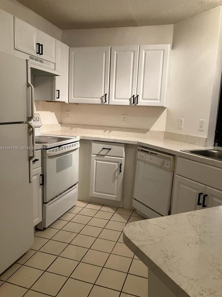 4035 W Mcnab Rd #F104 - Photo 3 of 7