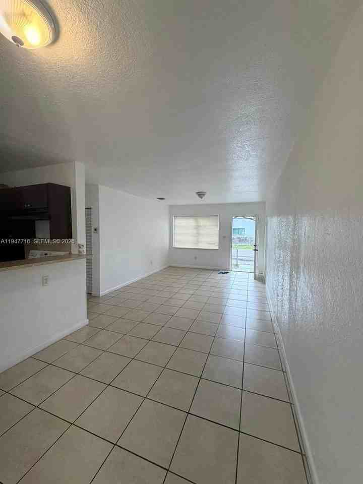 3041 Nw 52nd St #3041 - Photo 2 of 11