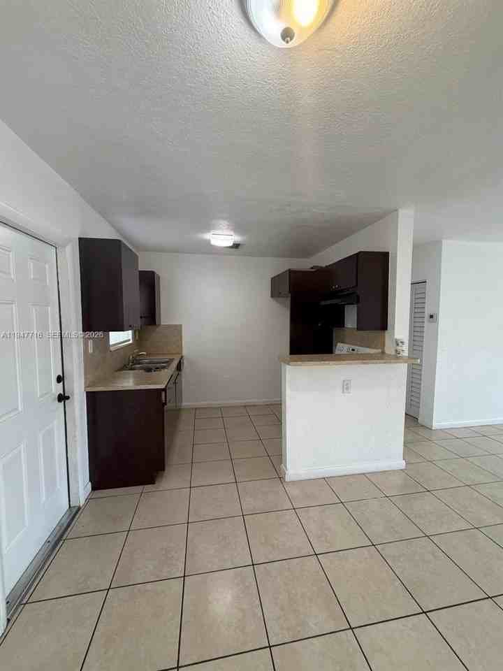 3041 Nw 52nd St #3041 - Photo 3 of 11