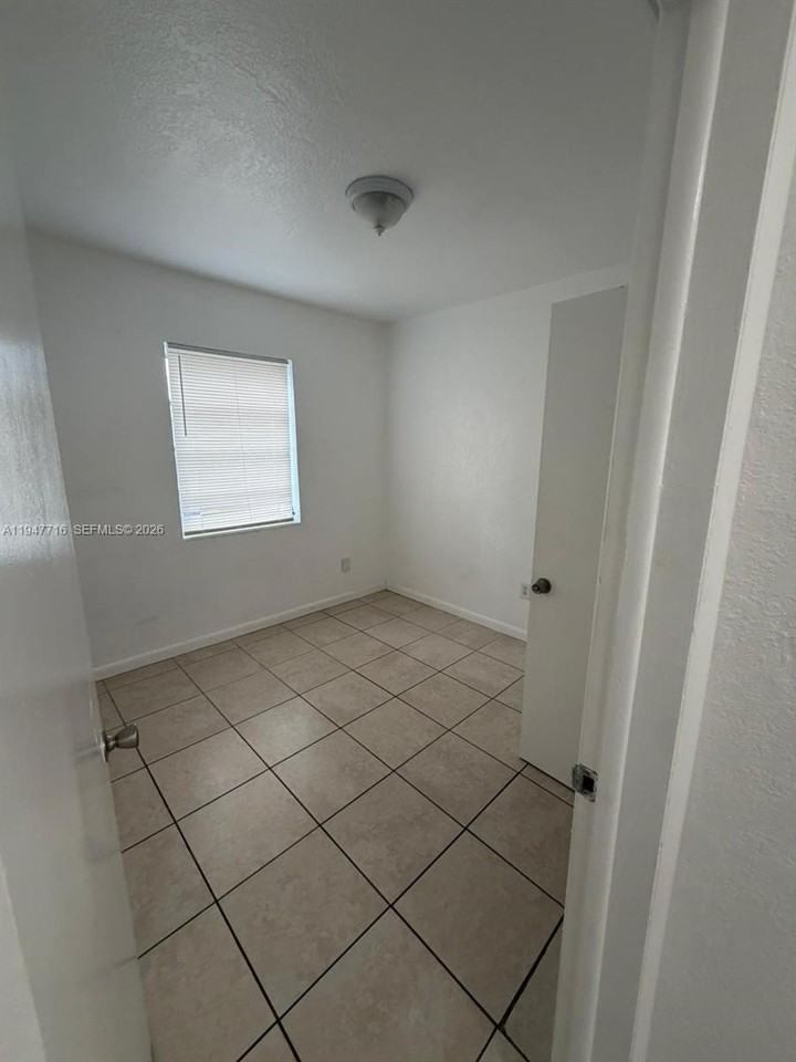 3041 Nw 52nd St #3041 - Photo 6 of 11