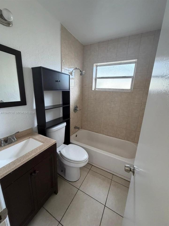 3041 Nw 52nd St #3041 - Photo 7 of 11