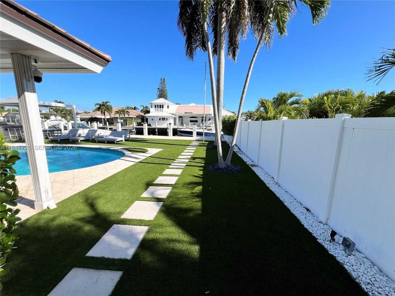 5510 Bayview Dr - Photo 2 of 50