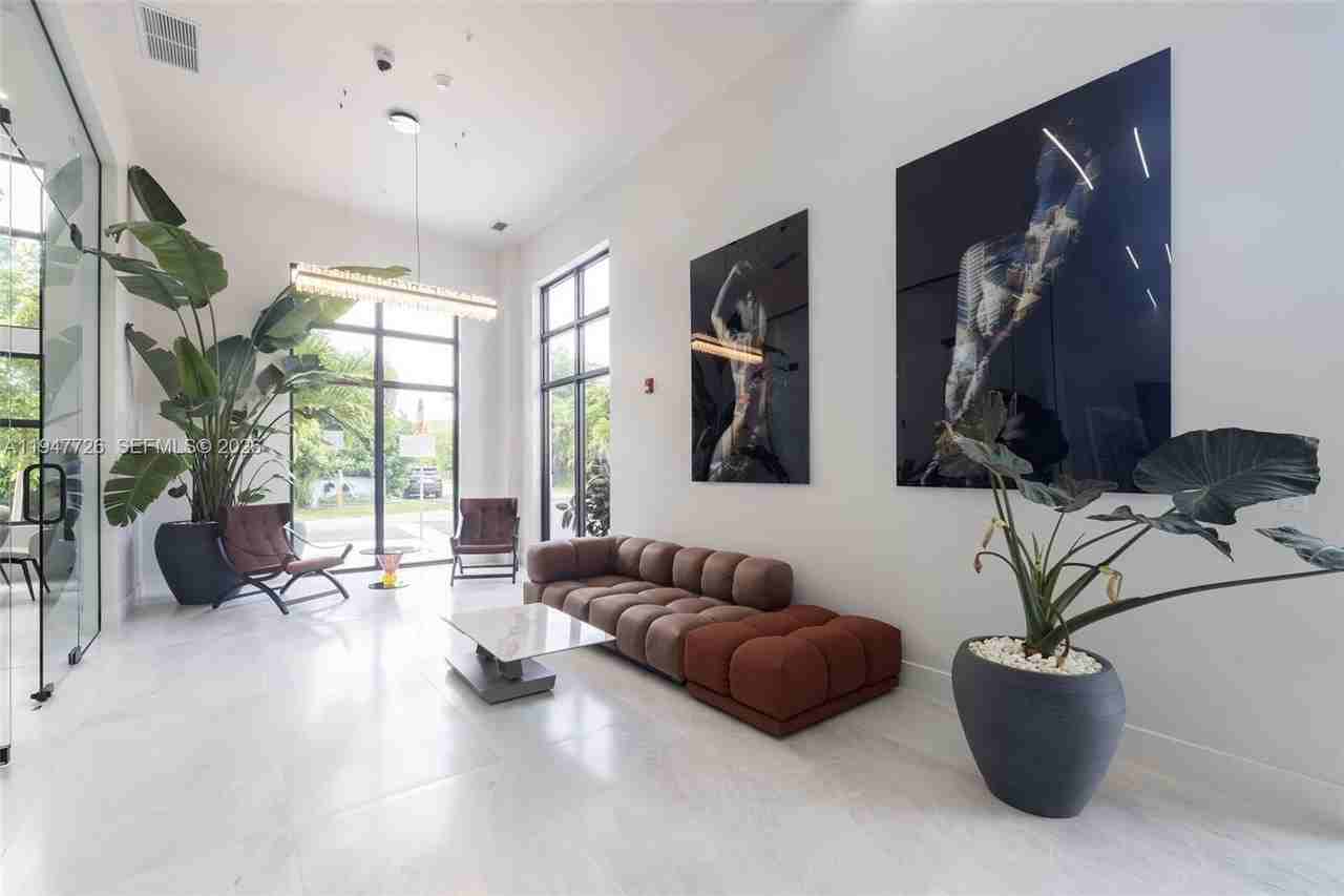 18300 Sw 98th Ave #102 - Photo 2 of 22