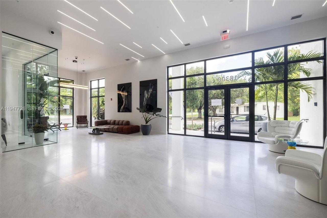 18300 Sw 98th Ave #102 - Photo 3 of 22