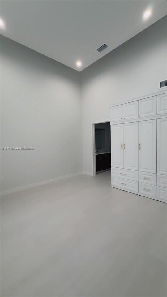 18300 Sw 98th Ave #102 - Photo 7 of 22