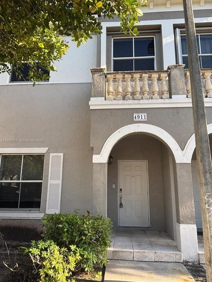 4911 Sw 140th Ter #6 - Photo 2 of 32