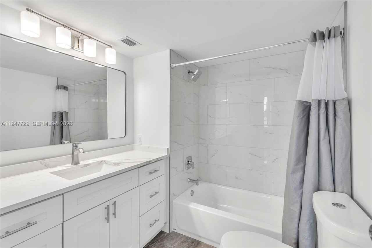 3100 W Rolling Hills Cir #109 - Photo 7 of 13