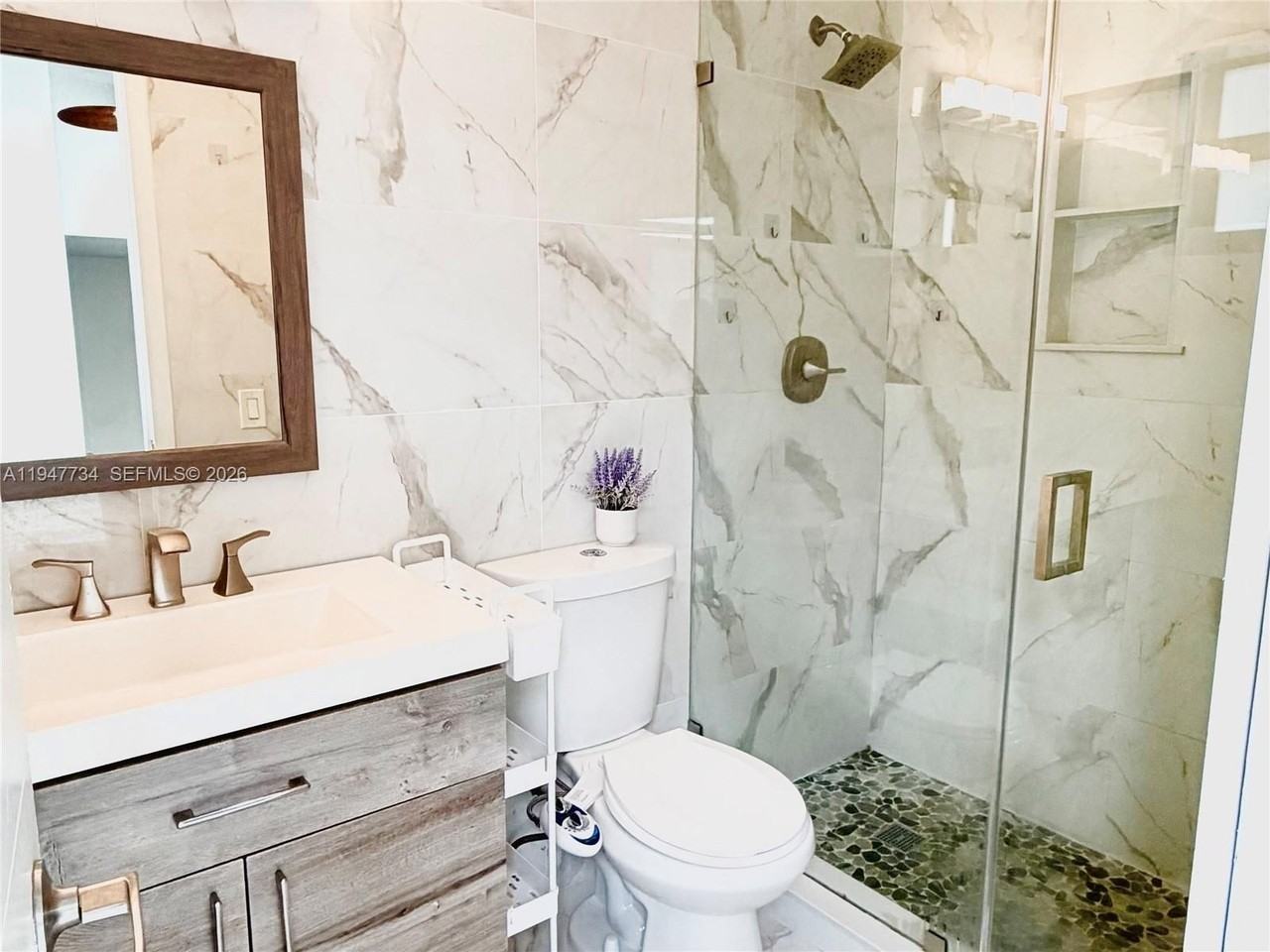 673 W 60th St #B - Photo 5 of 11