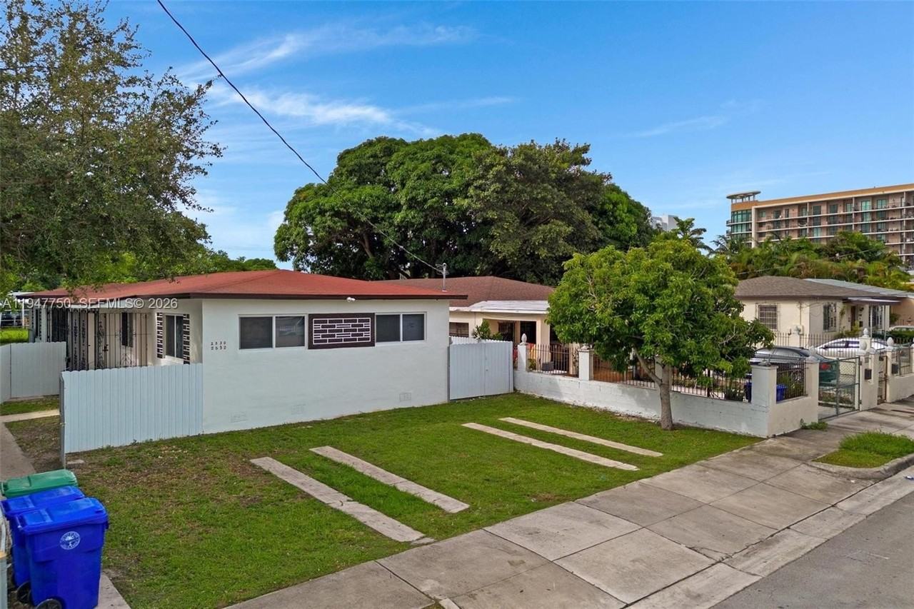 2530 Sw 16th Ter #1 - Photo 3 of 48