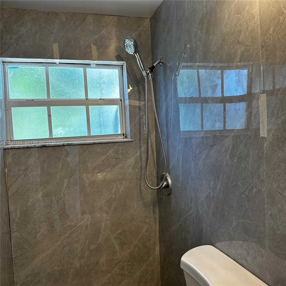 732 Moffett St #4A - Photo 3 of 50