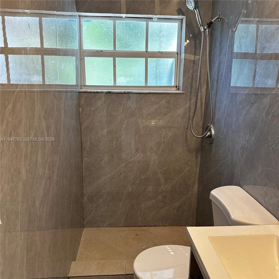 732 Moffett St #4A - Photo 5 of 50