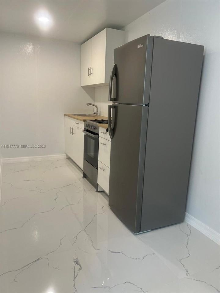 9625 Nw 36th Ave #REAR - Photo 3 of 7