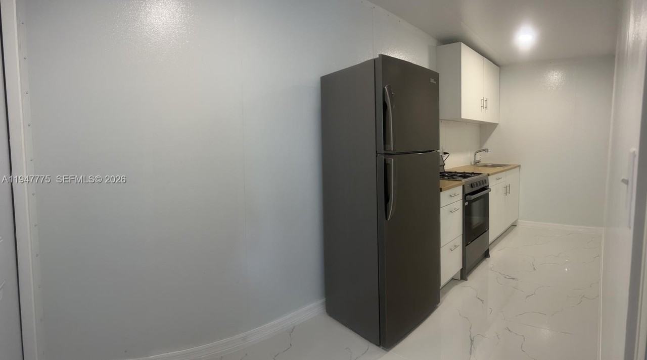 9625 Nw 36th Ave #REAR - Photo 4 of 7