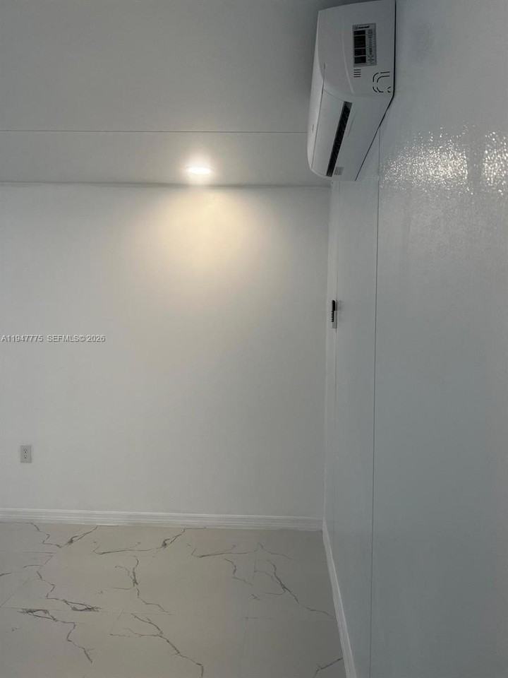 9625 Nw 36th Ave #REAR - Photo 5 of 7