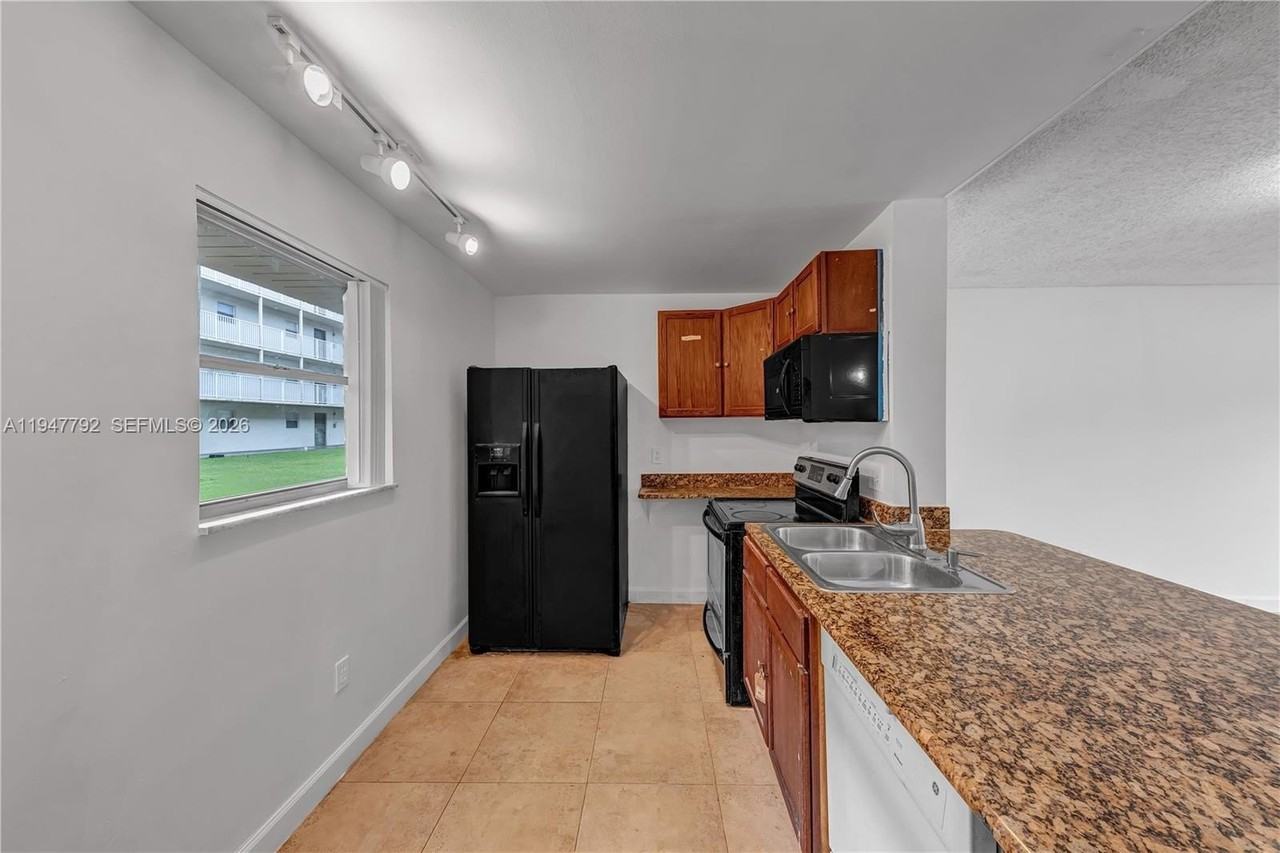 2800 Nw 56th Ave #H104 - Photo 5 of 34