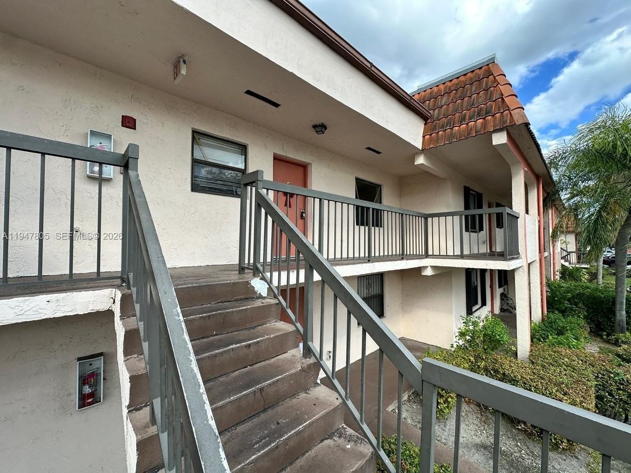 831 Ne 207th Ln #2-202 - Photo 4 of 17