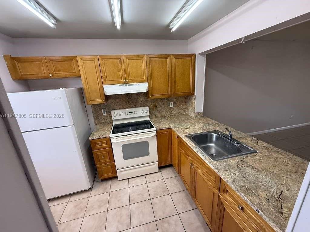 831 Ne 207th Ln #2-202 - Photo 6 of 17