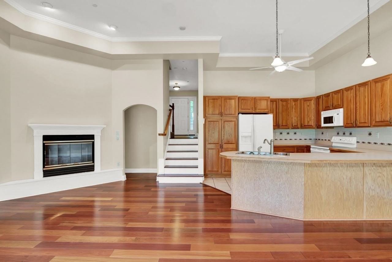 8 Deborah Ln - Photo 4 of 43