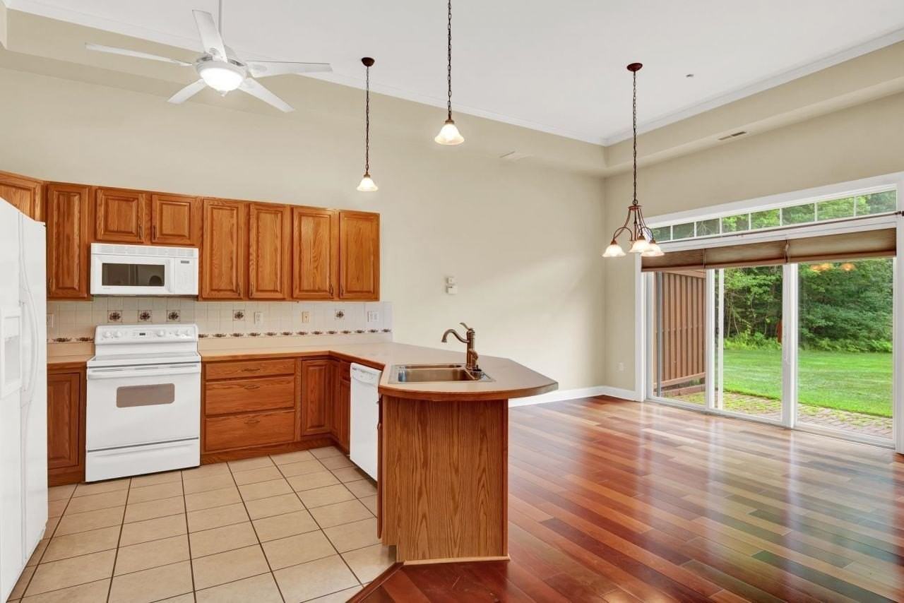 8 Deborah Ln - Photo 5 of 43