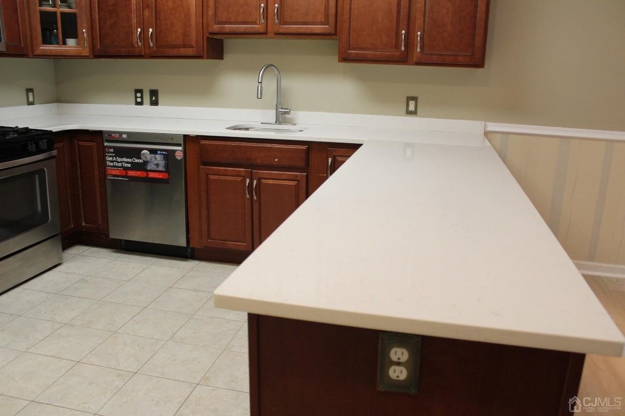 514 Doral Ct - Photo 5 of 17