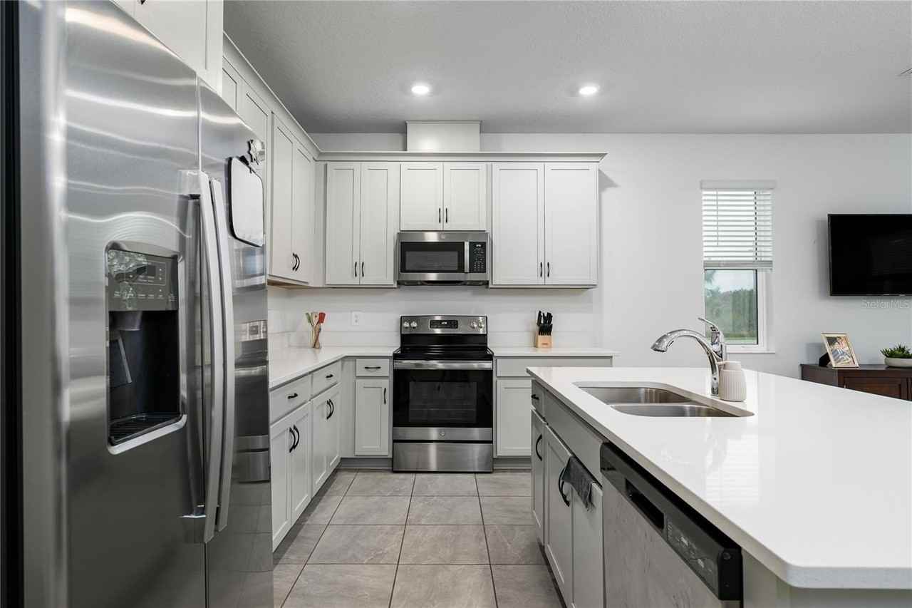 1912 Swivel Ln - Photo 4 of 48