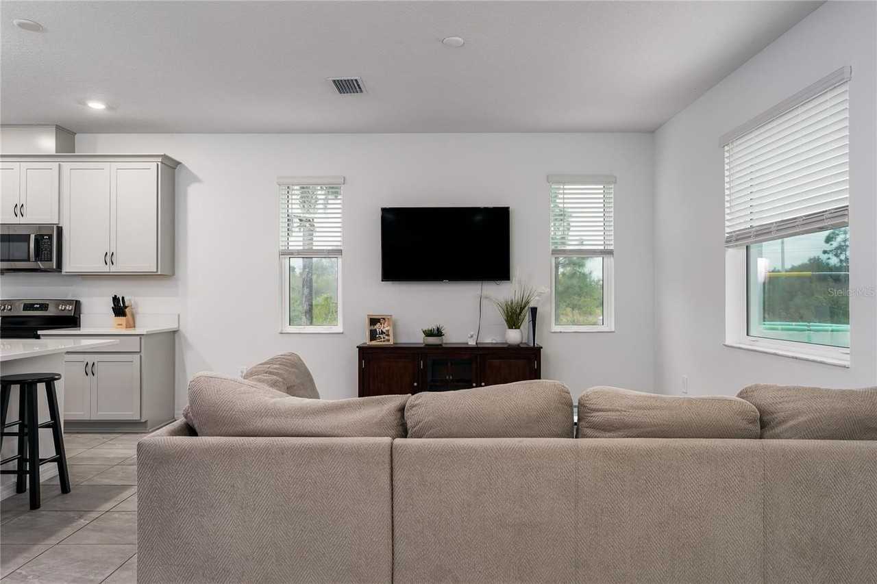 1912 Swivel Ln - Photo 5 of 48