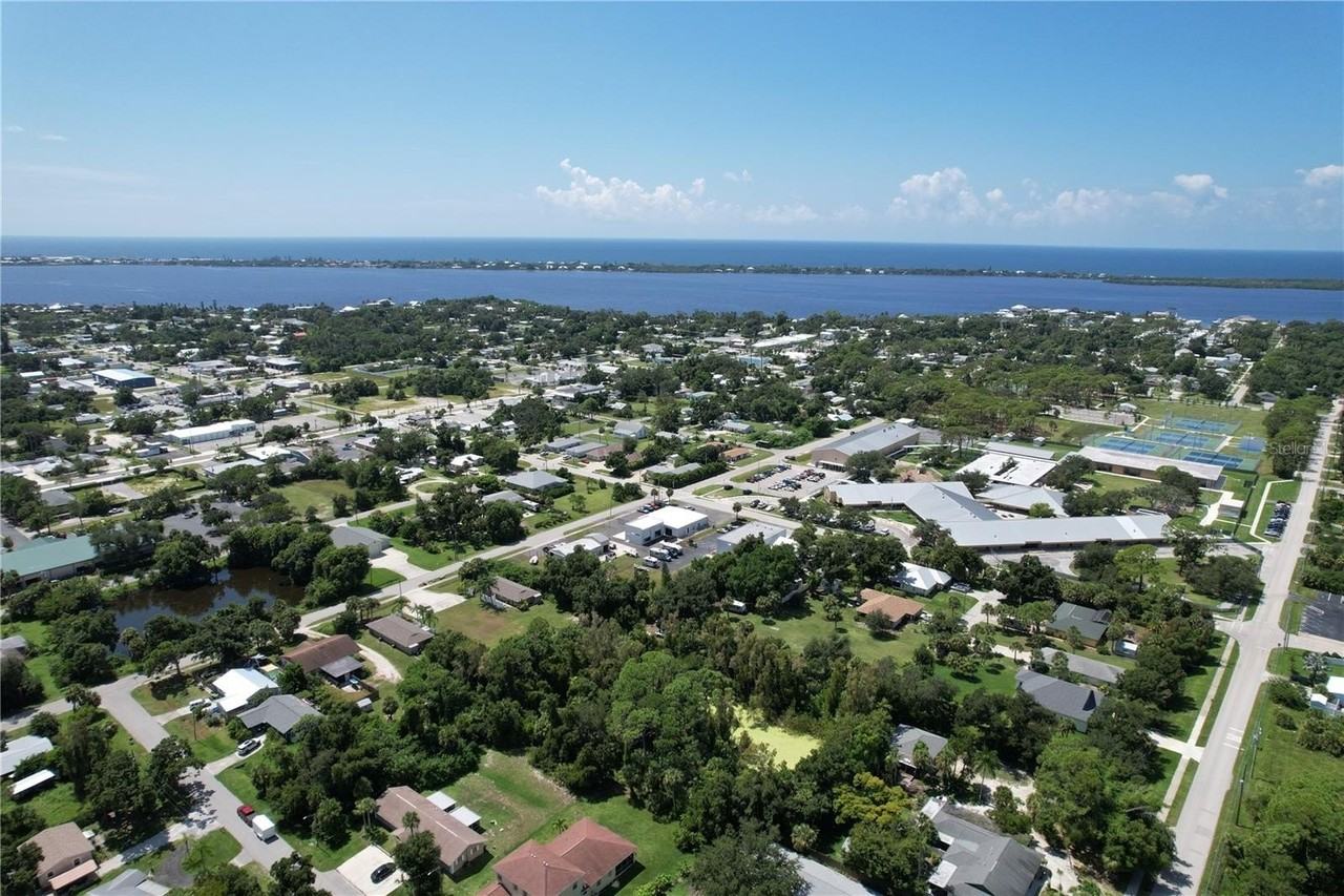 82 W Wentworth St - Photo 2 of 17